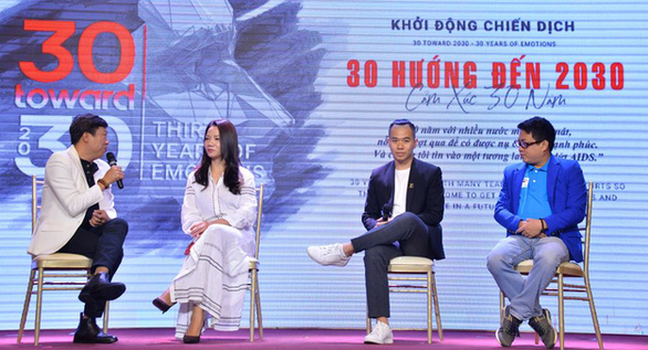 H’Hen Niê, Hồng Ánh đồng hành cùng người sống chung HIV/AIDS