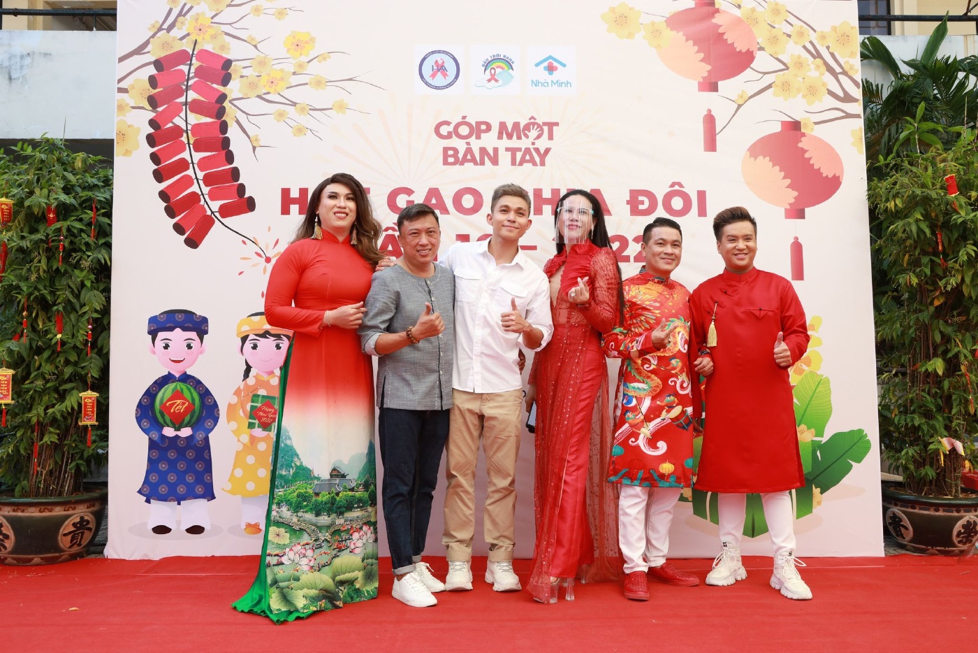 Á hậu Kim Duyên, NSND Kim Xuân, Hồng Ánh mang tết đến với trẻ bị ảnh hưởng HIV/AIDS